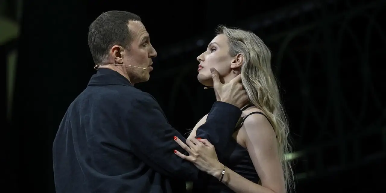 Маскарад с закрытыми глазами