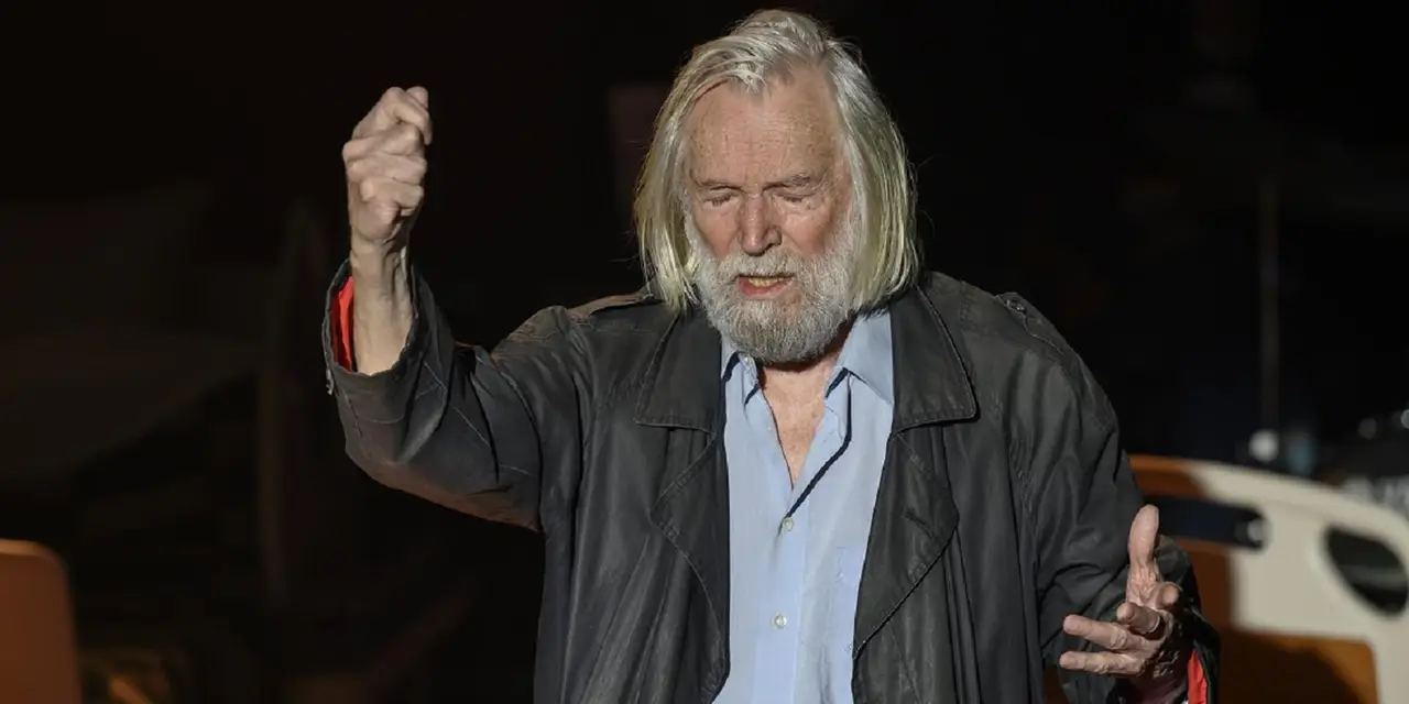 Третий звонок, господа!