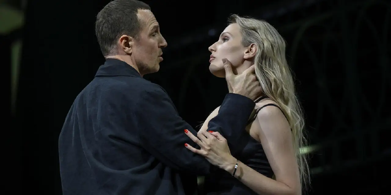 Маскарад с закрытыми глазами